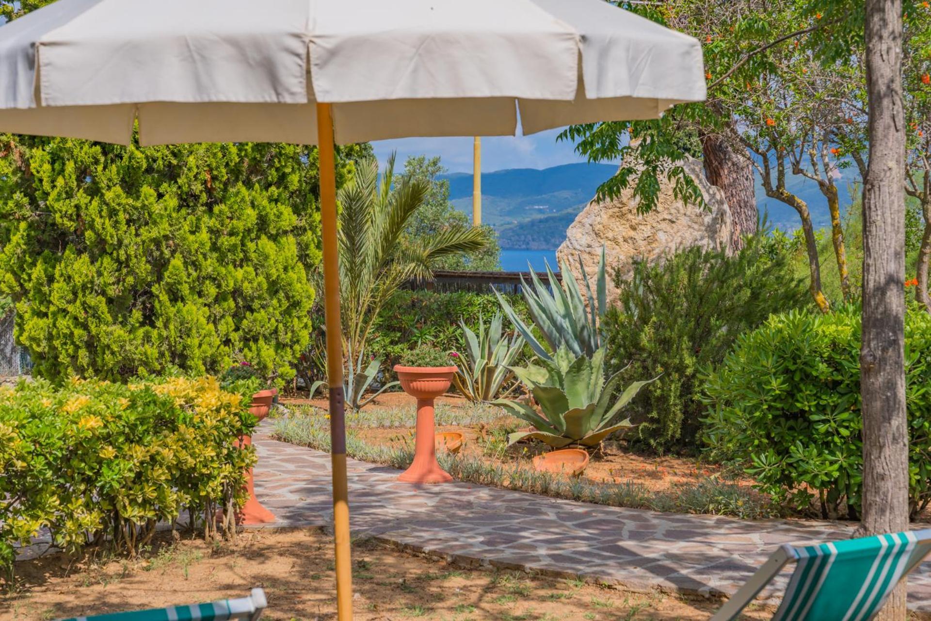 Residence Baia Delle Grazie Casa Morcone Exterior photo